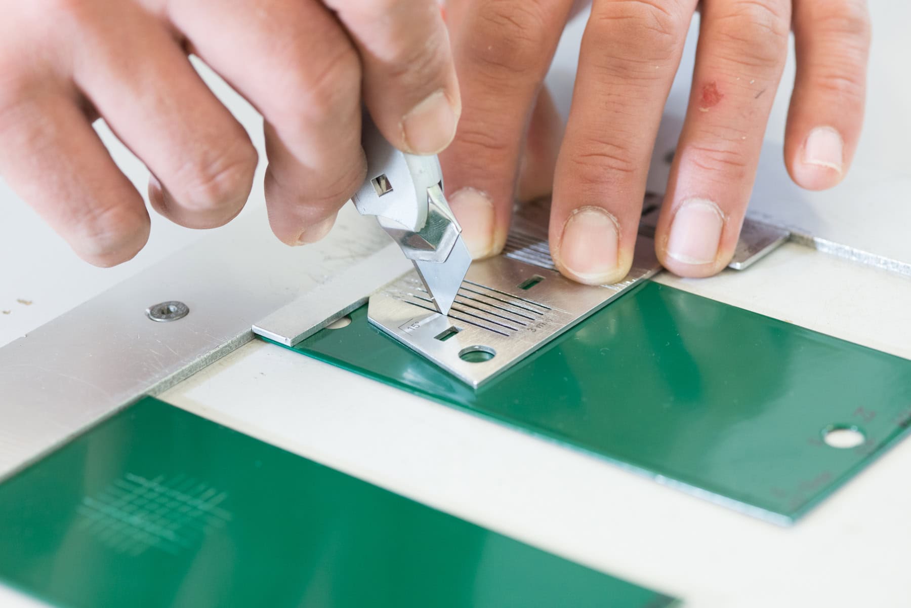 Cross-hatch test using a multi-blade cutter on a test plate