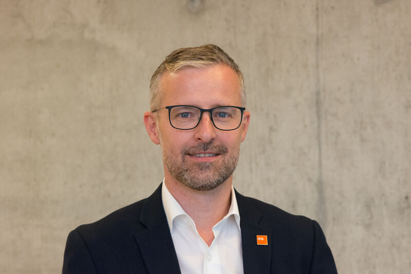 IFO-Geschäftsführer Marc Holz feiert Firmenjubiläum